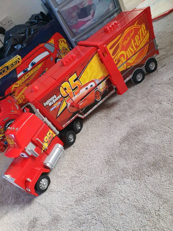 lightning mcqueen motorised car